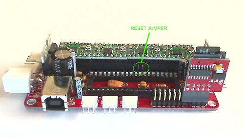 alt SDSL card mounted on a Sanguinololu board. Highlighted is the jumper that needs to be open in order for the Sanguinololu not to reset when the USB is disconnected. The ATMEGA chip is removed in this picture inorder to clearly show the reset jumper.